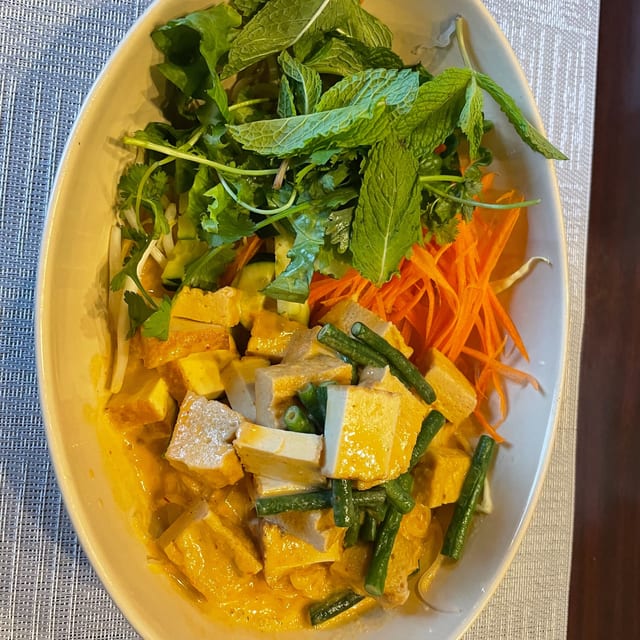 Mee Kha Thee.