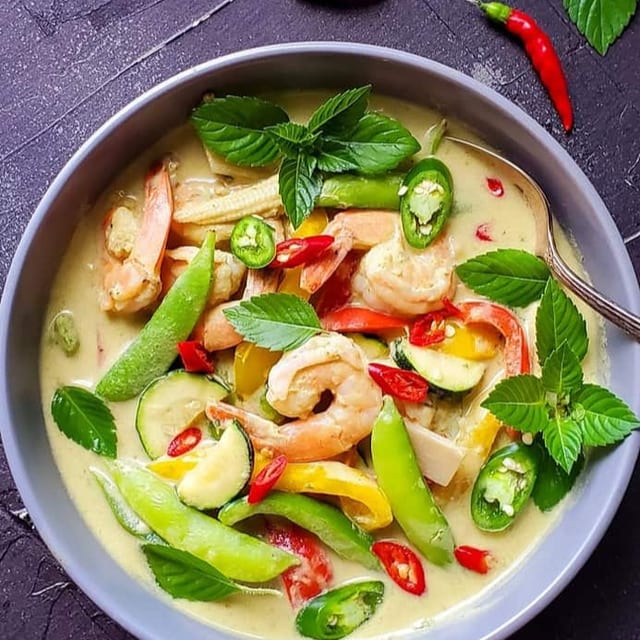 Green Curry Prawns.